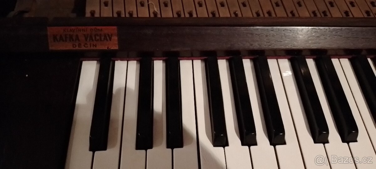 Prodám starožitné koncertní pianino Strauss - Lauberger & G - 8