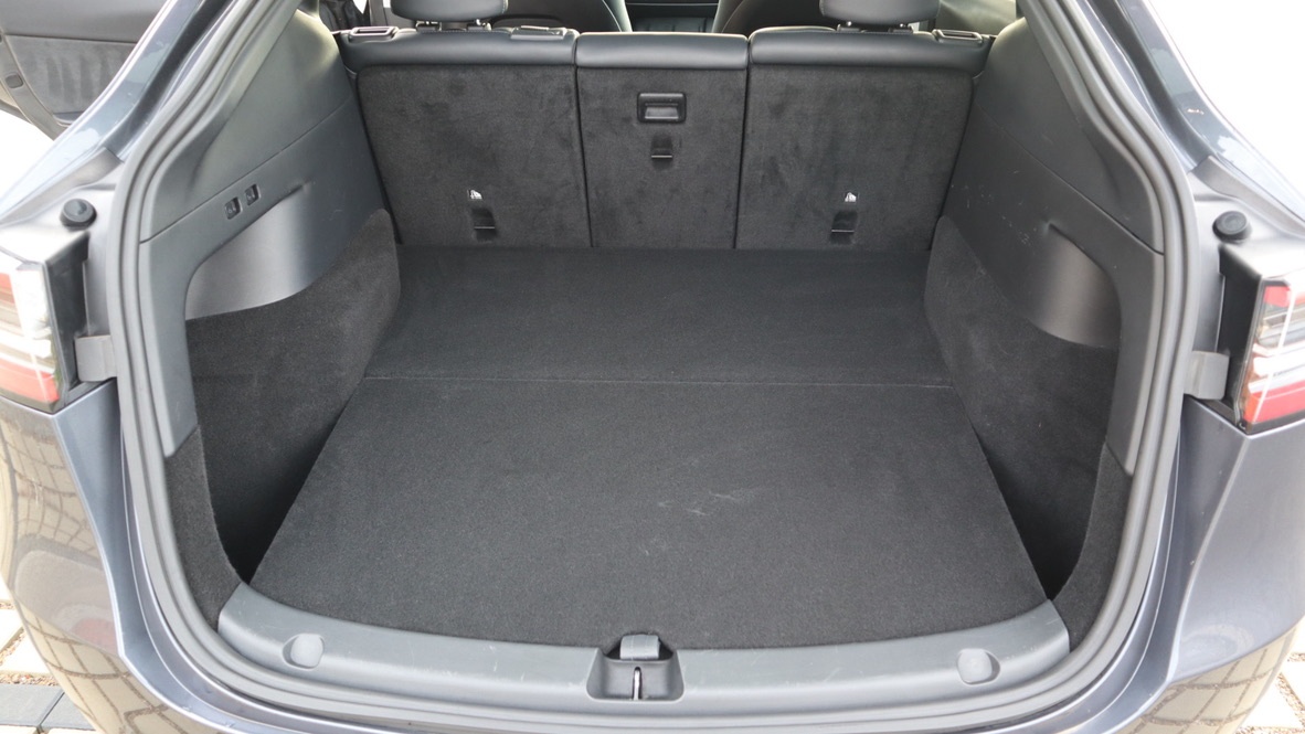 Tesla Model Y Long Range 4WD - 8