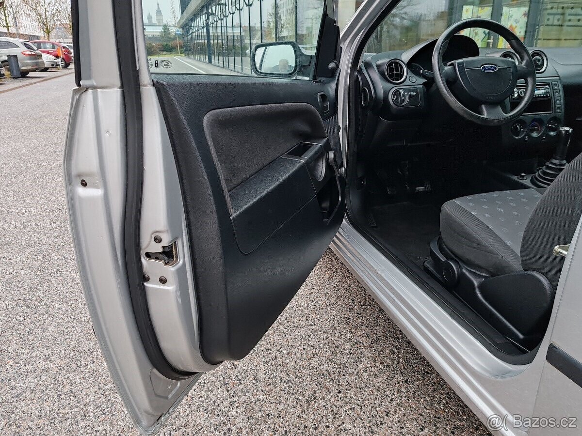 Citroen C3 1.4 benzín 54kW 2011 96000km 1. majitelka - 8