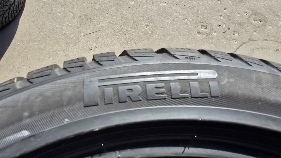 Zimní pneu 225/45/18 Pirelli - 8