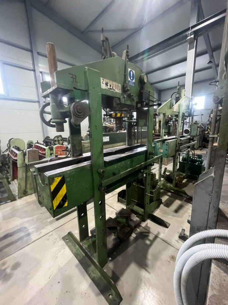 72. Hydraulický montážní lis CDM 80 - 8