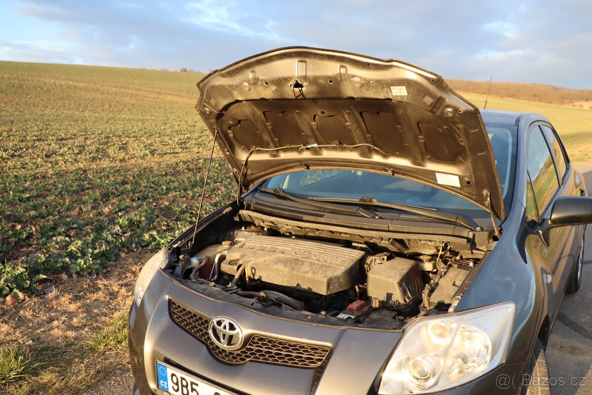 TOYOTA AURIS - 8