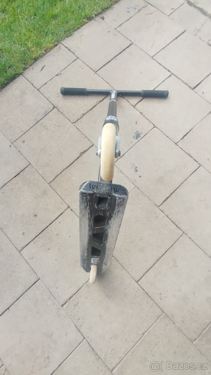 Prodám Custom freestyle koloběžku - 8