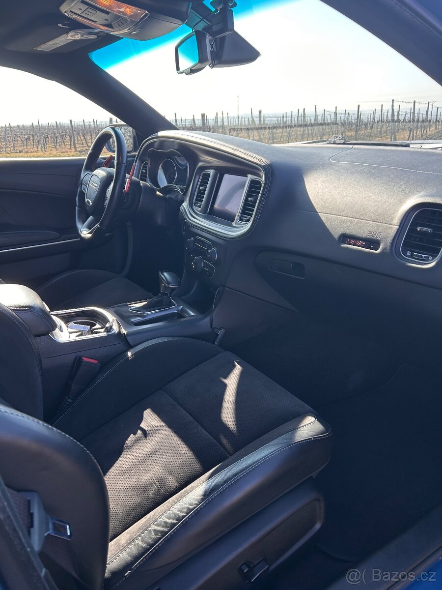 Dodge Charger 6,4 HEMI - 8