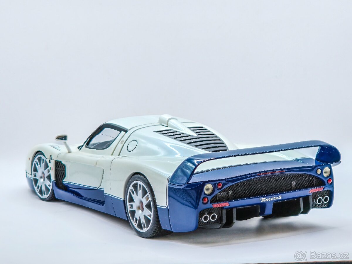 Maserati MC12 1:18 HotWheels ELITE - 8