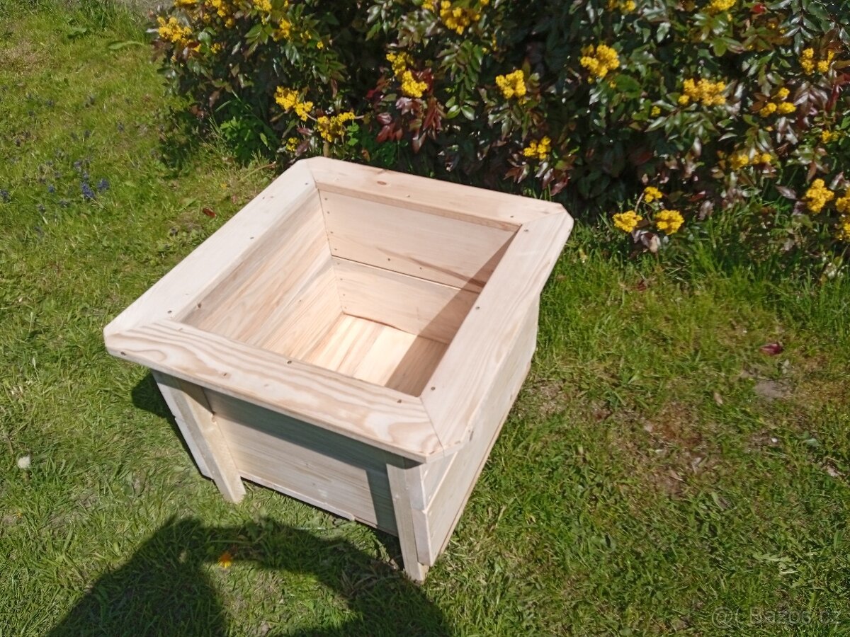 Vyvýšené záhony a truhlíky - 8