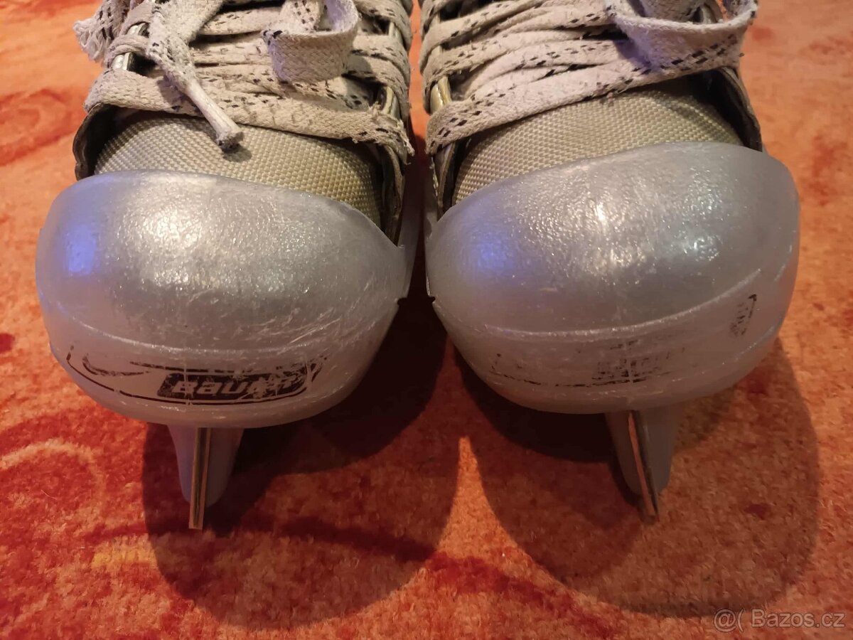 Brankářské brusle Bauer NIKE Vapor XXX, vel. 5EE, EUR38,5 - 8