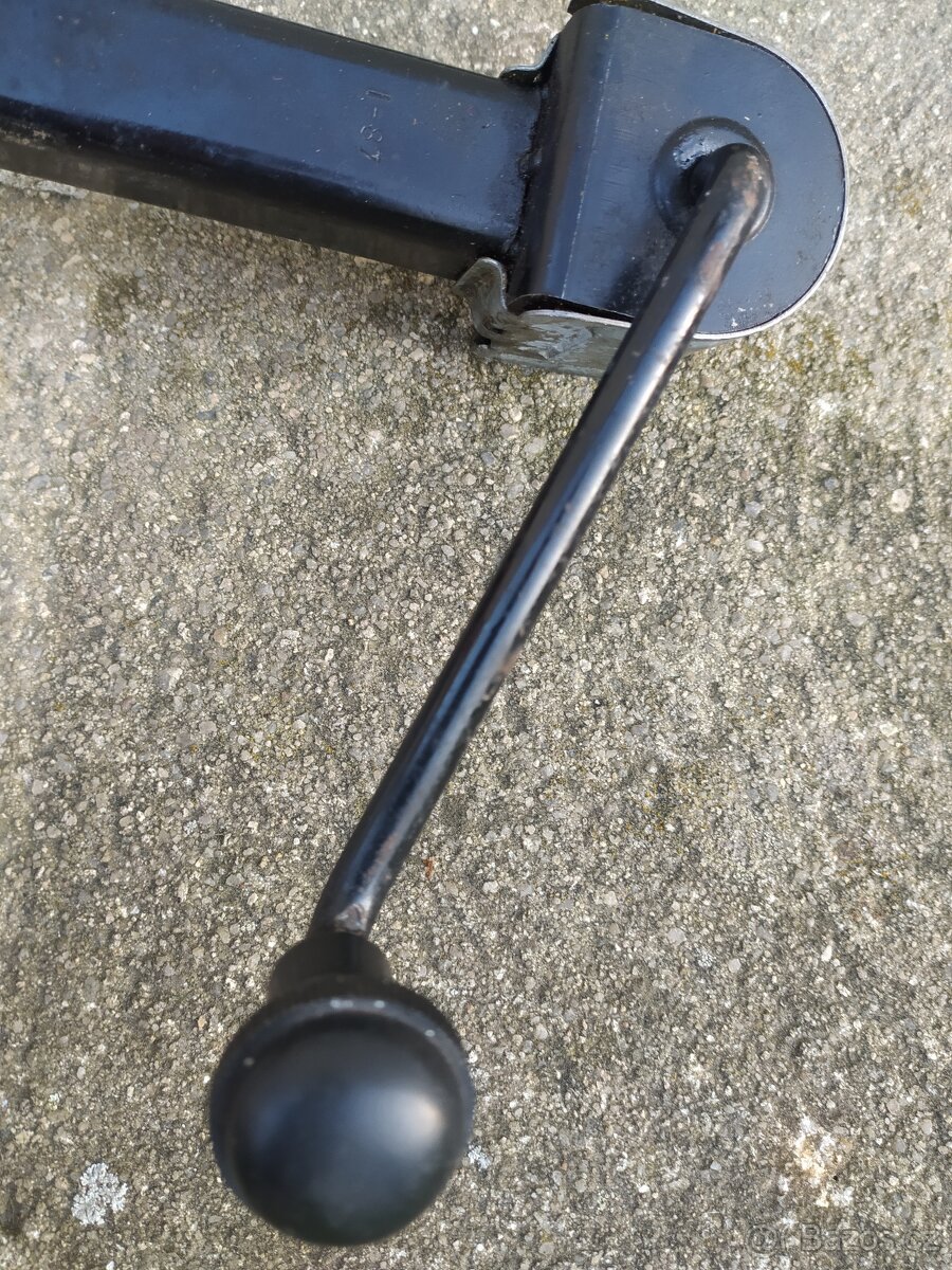 Zahrádka, zámek pedálů, tažný zařízení a hever - 8