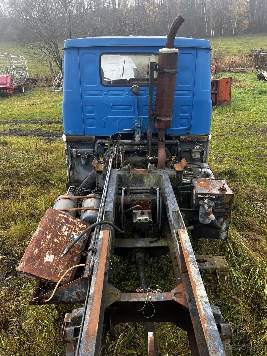 LIAZ HÁKOVÝ NOSIČ KONTEJNERU 4X4 - 8