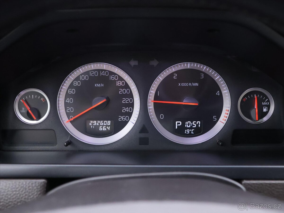 Volvo XC90 2,4 D5 147kW AWD KINETIC (2013) - 8