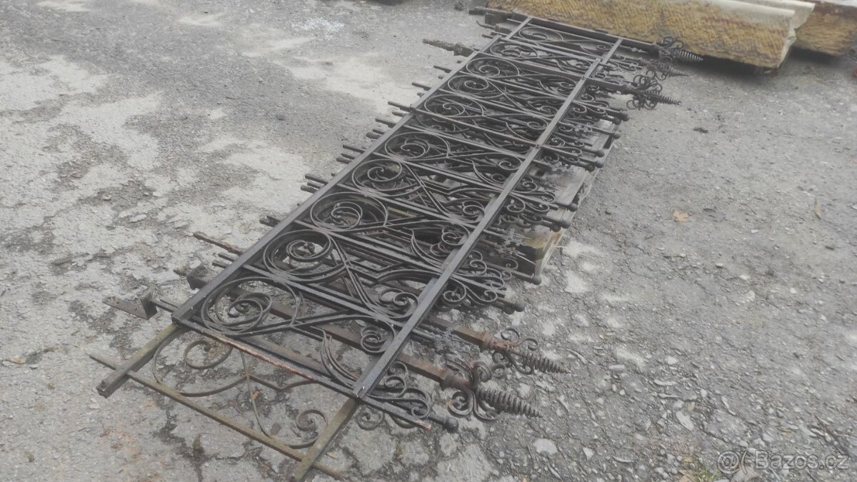 Starý železný plot, plotové dílce, 12bm - 8