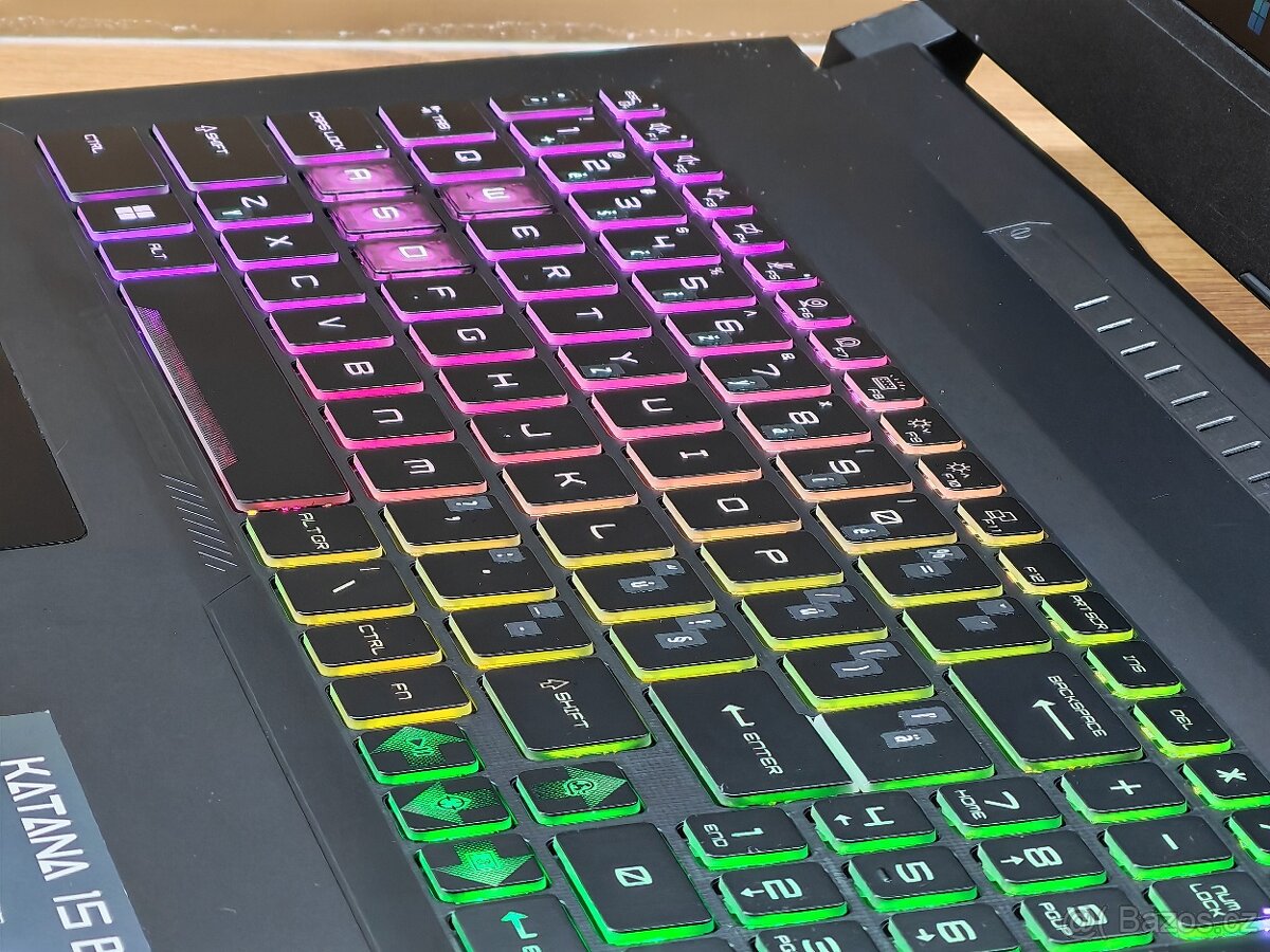 MSI KATANA 15 B13V_i7-13700H_16GB DDR5_RTX 4070 8GB - 8