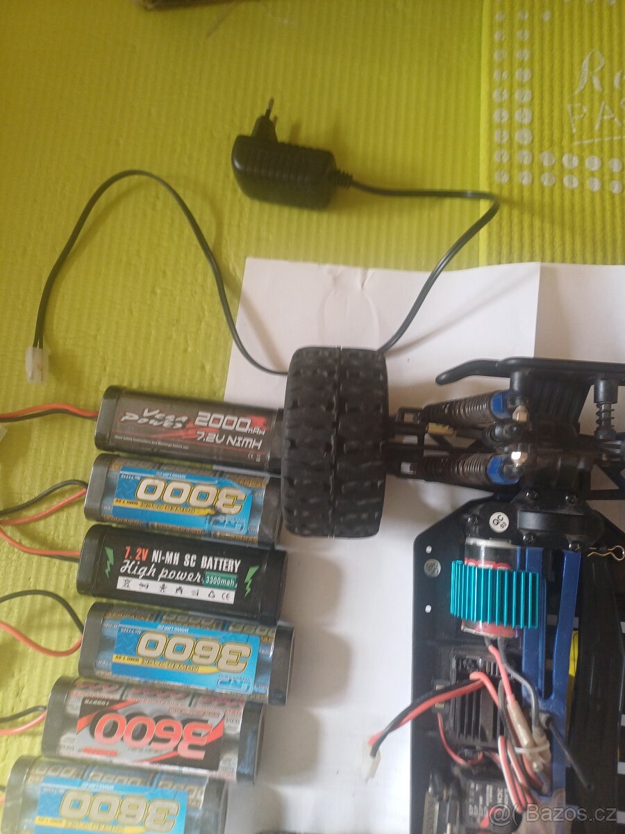 RC auto Himoto Monster EMXT-1 4WD ART 1:10 + 7 baterií - 8