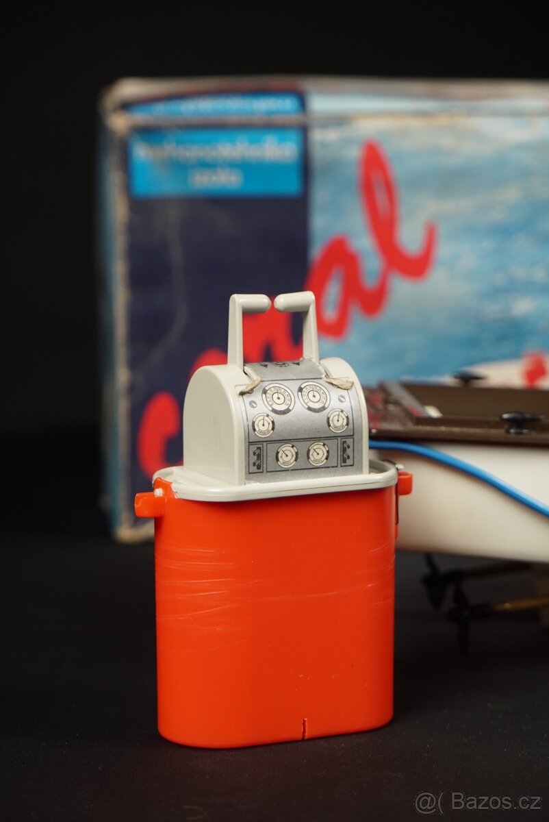 Retro loď Coral na kabelové ovládání, Mehanotechnika,funkční - 8
