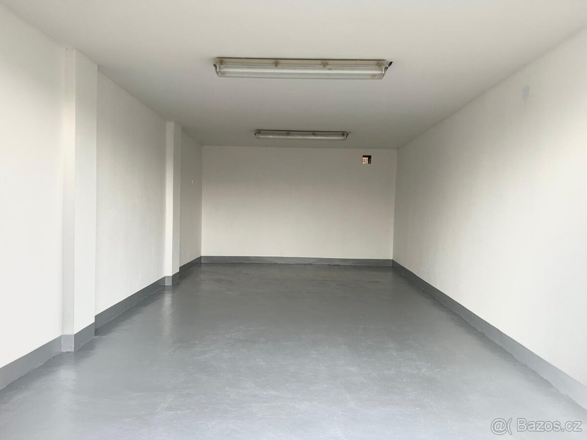 Velká garáž - Staré Město - 25 m2 - 8