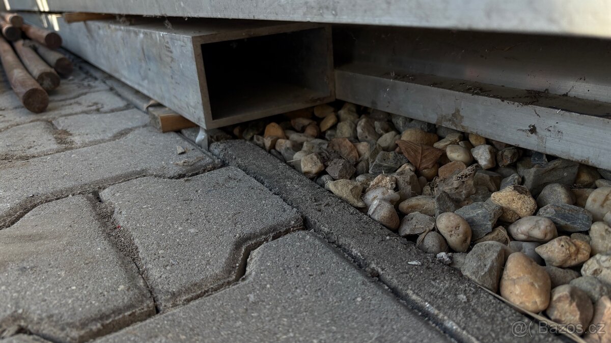 Hliníkové profily, ocelové kulatiny, Al trubky z nosítek - 8