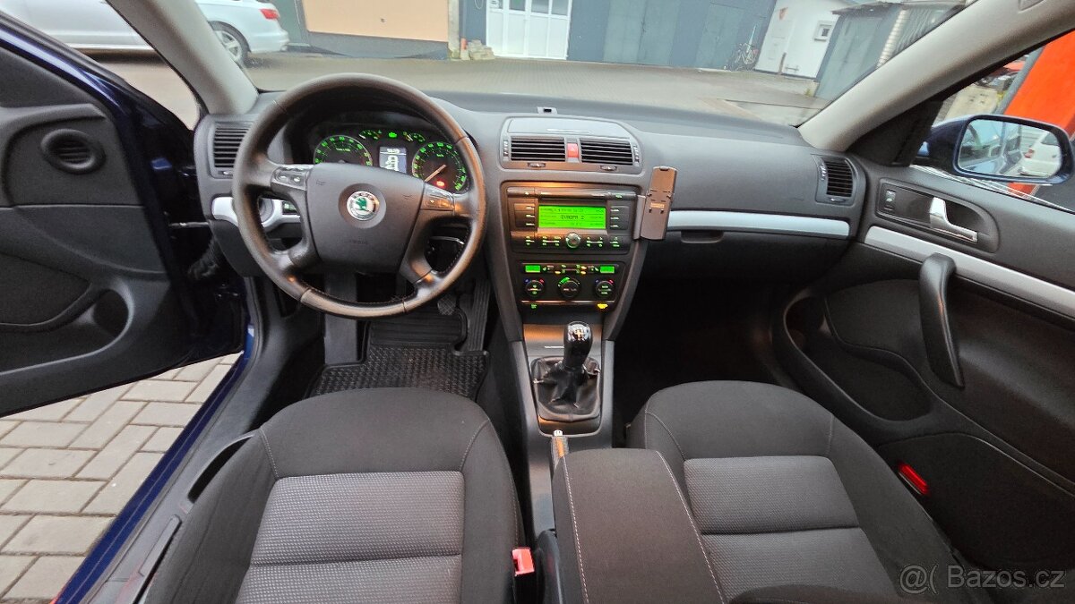 Škoda Octavia 2 facelift kombi 2.0tdi - 8