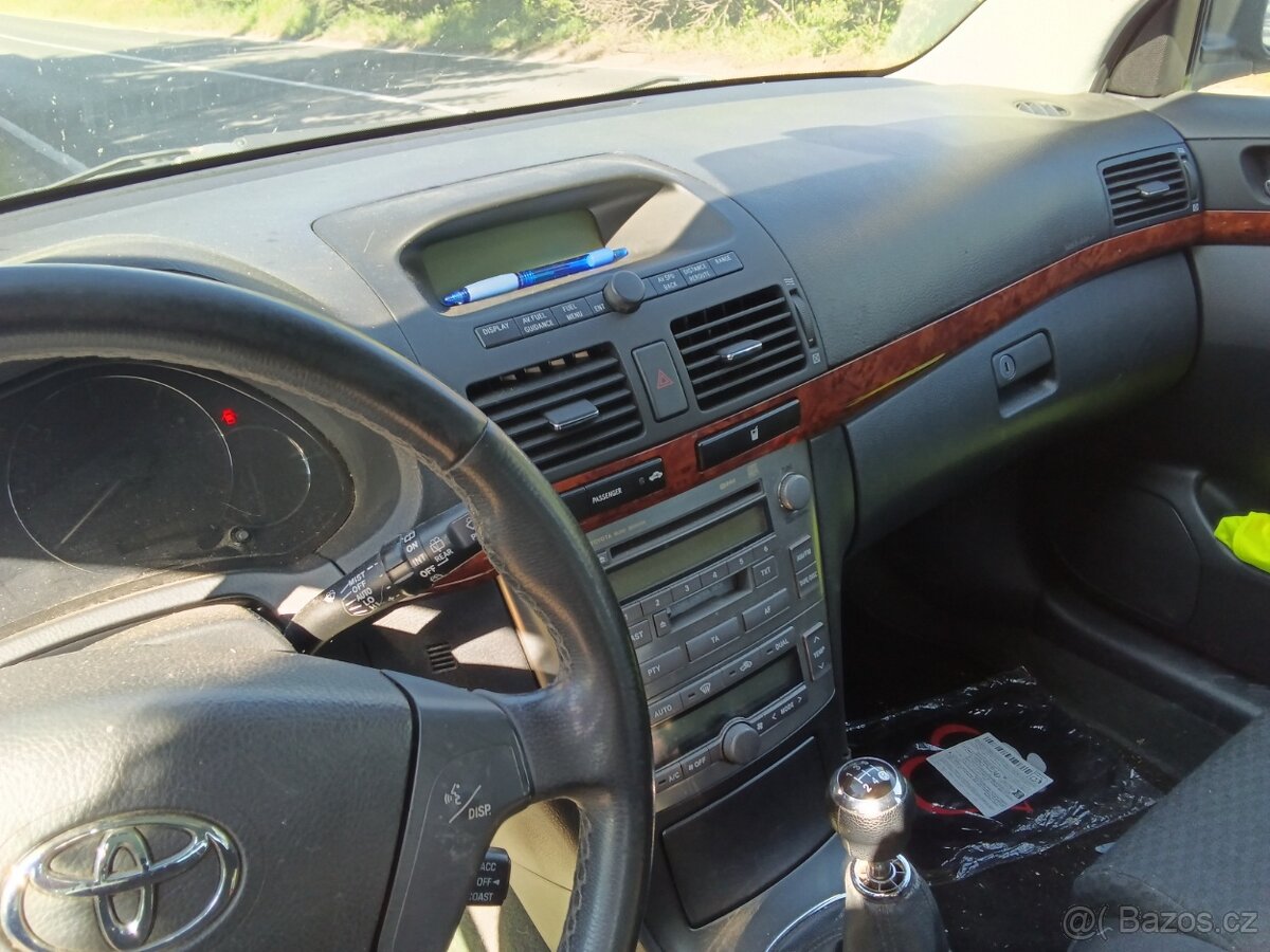 Toyota Avensis - 8