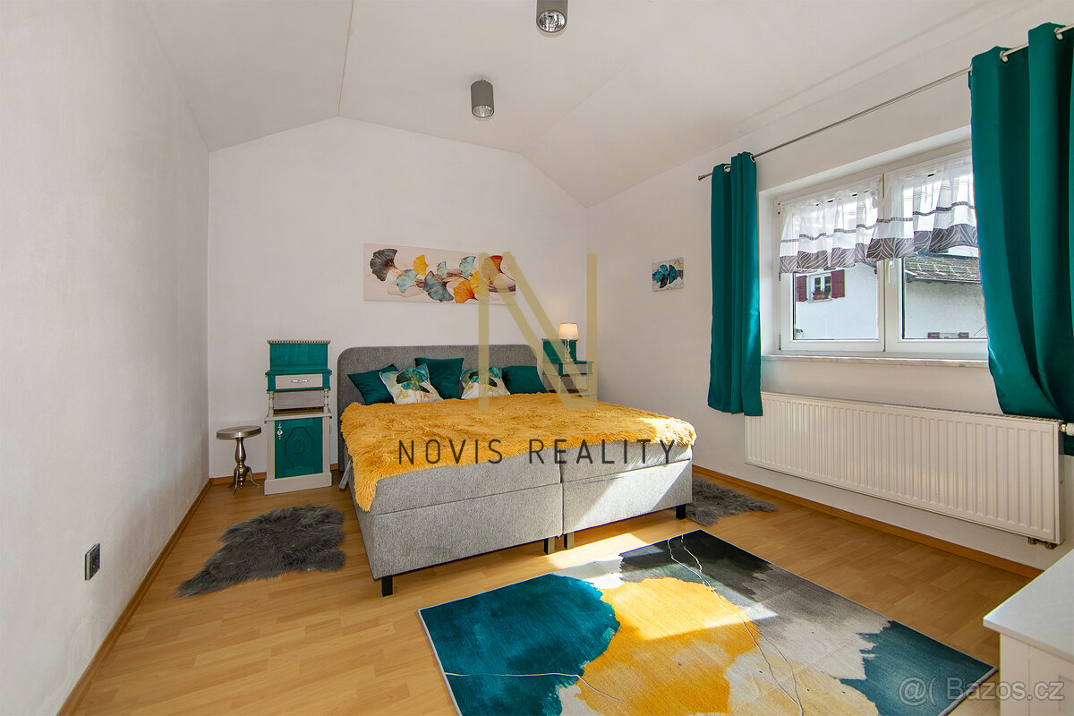 Prodej, rodinný dům se dvěma bytovými jednotkami, 213 m², Re - 8