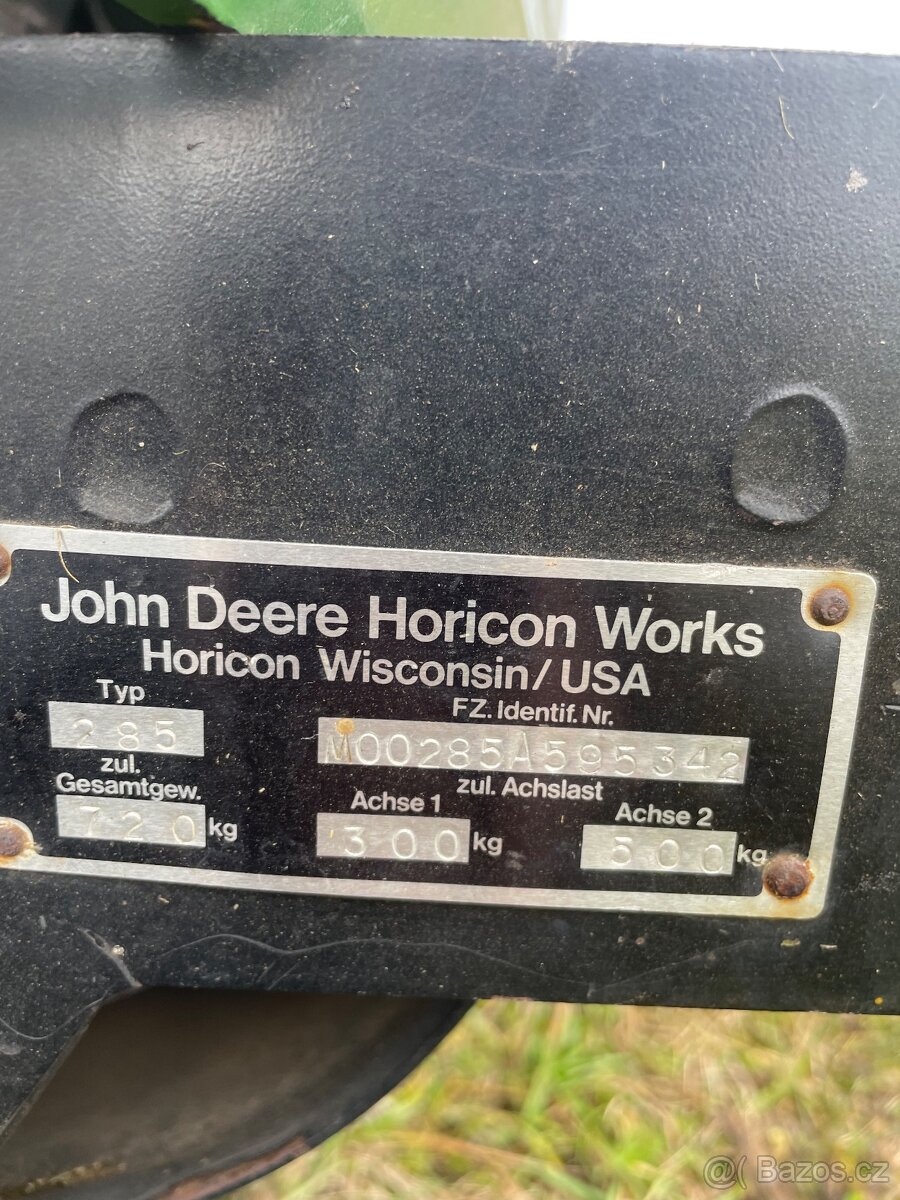 Vzácný zahradní traktor John Deere 285 s kabinou a radlicí - 8