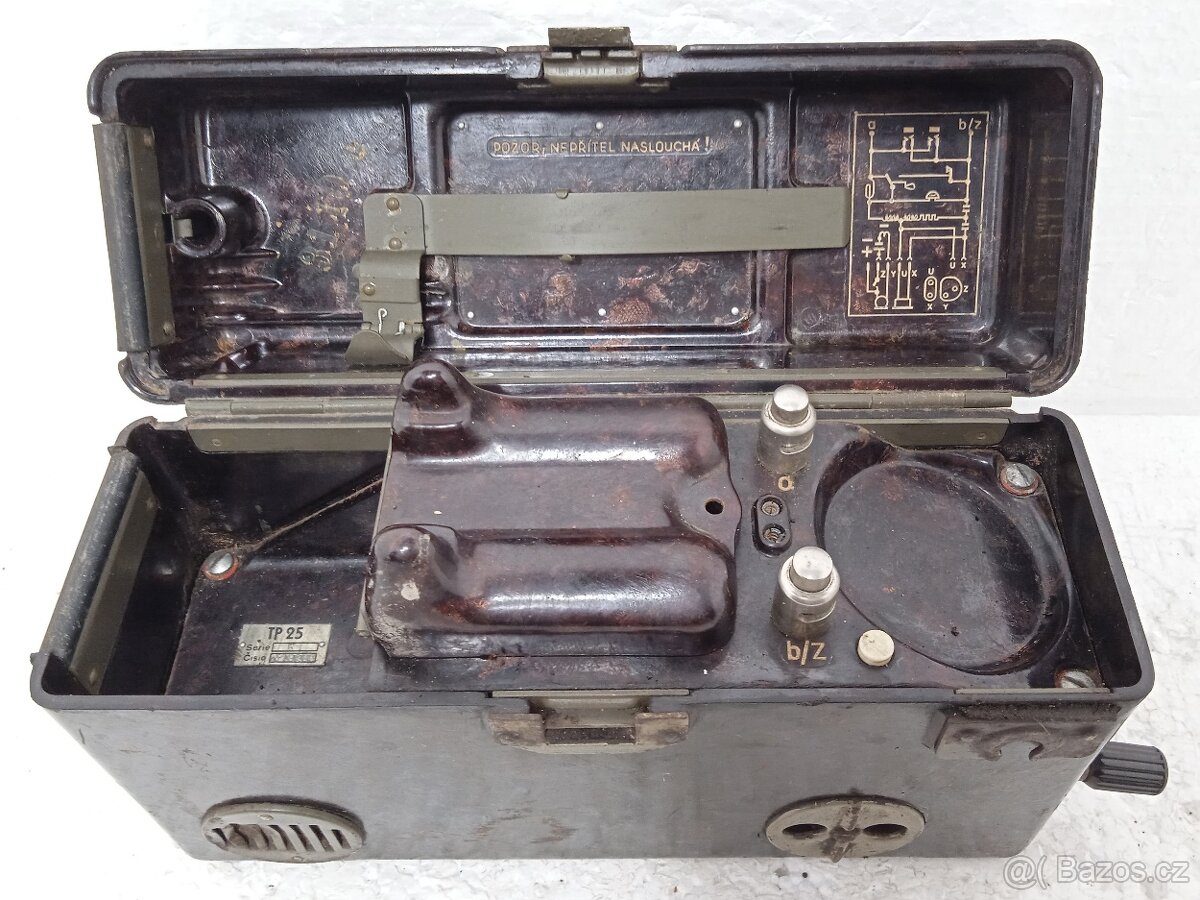 Tesla TP25 - Vojenský bakelitový telefon s induktorem - ČSSR - 8
