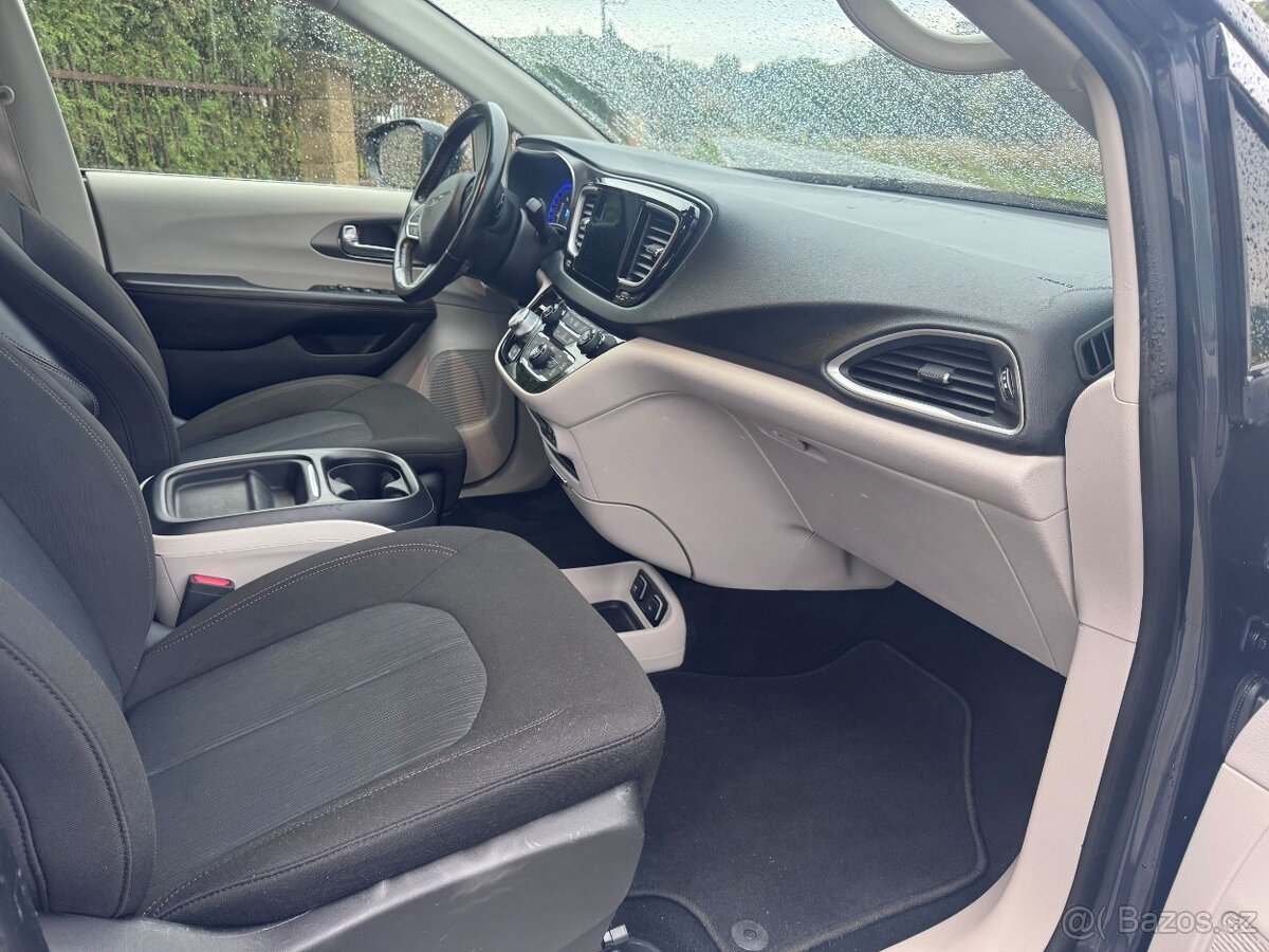 Chrysler Pacifica 3,6 Radar Adaptemp L-Plus Látka 2020 DPH - 8