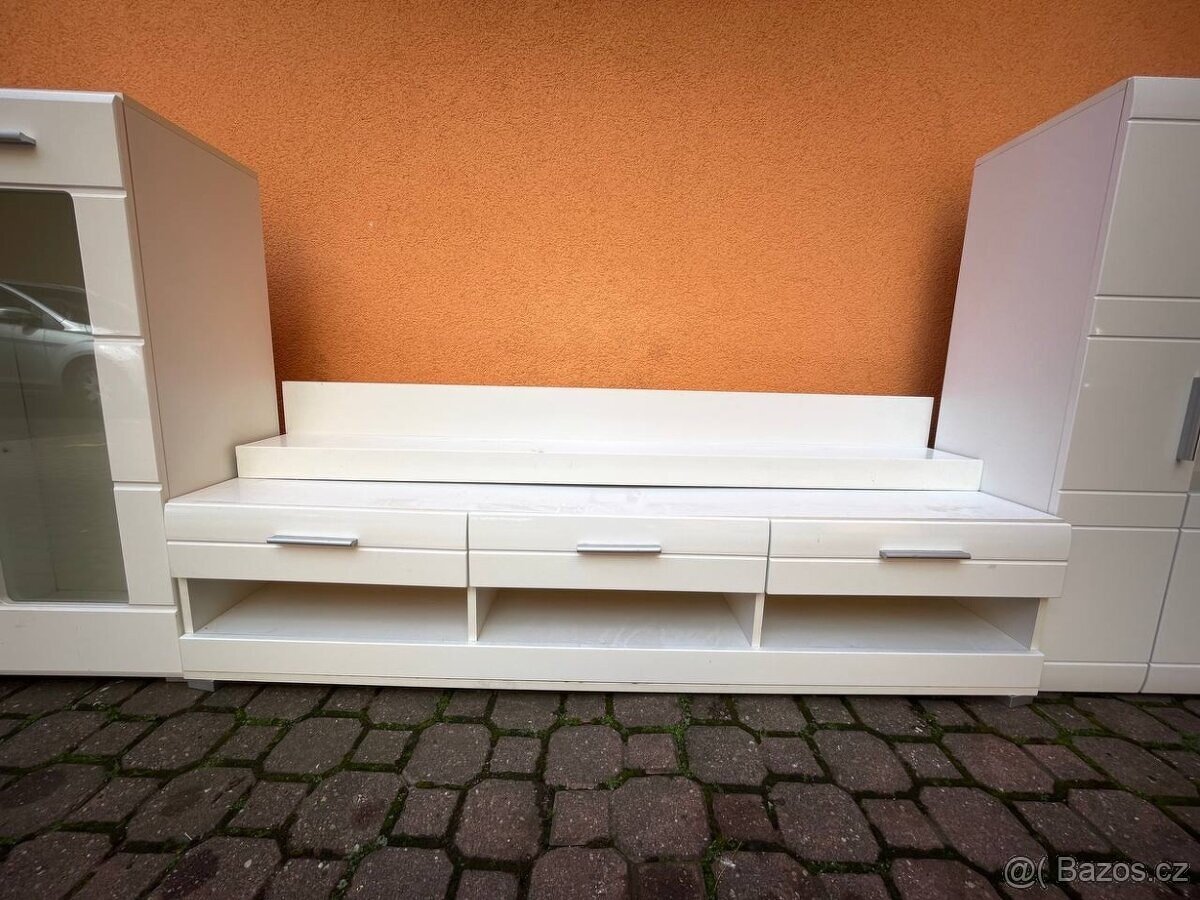 Prodáváme obývací stěnu (TV set) - 2 sady - 8