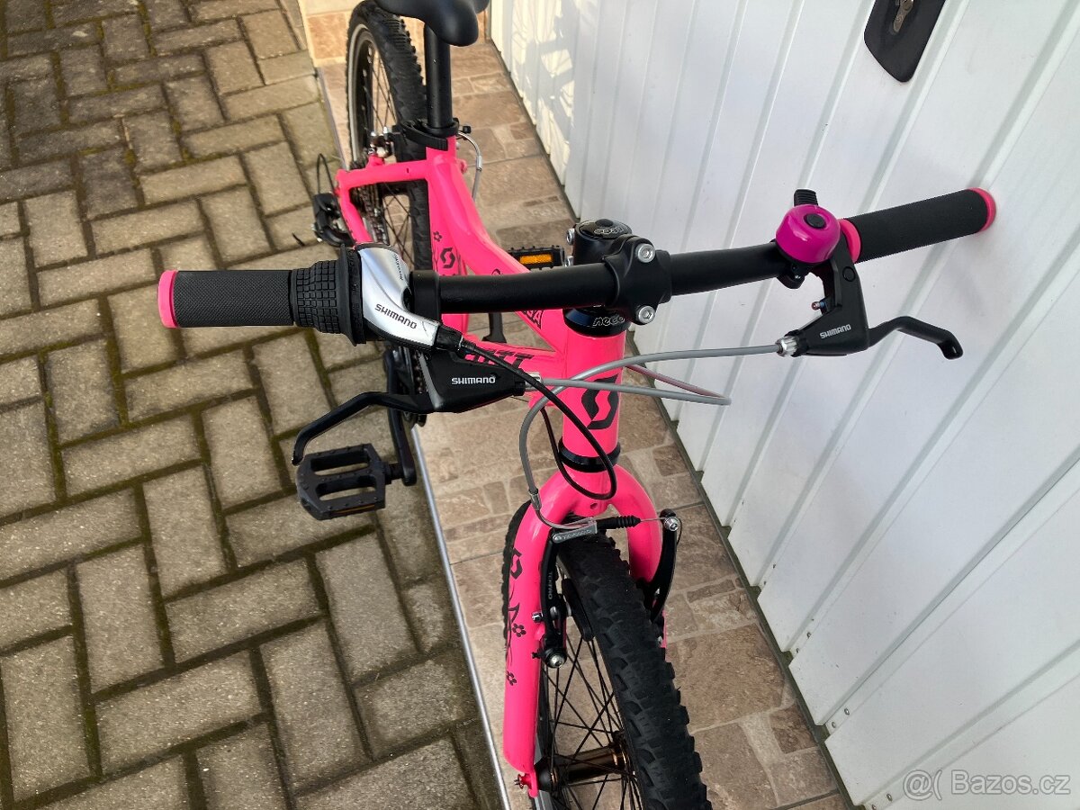 DÍVČÍ KOLO 20 - 8