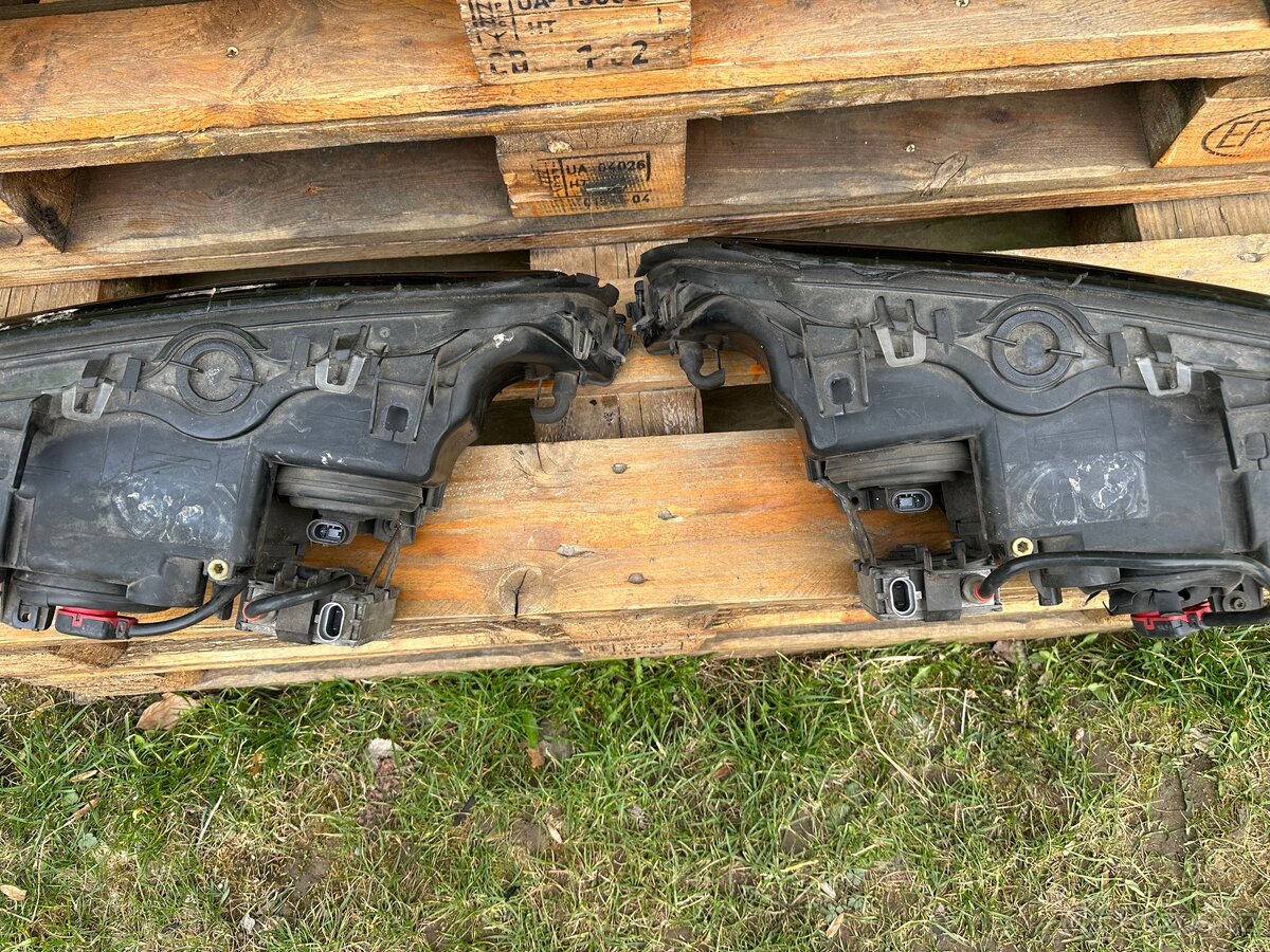 Přední světla BMW e39 Hella xenon - 8