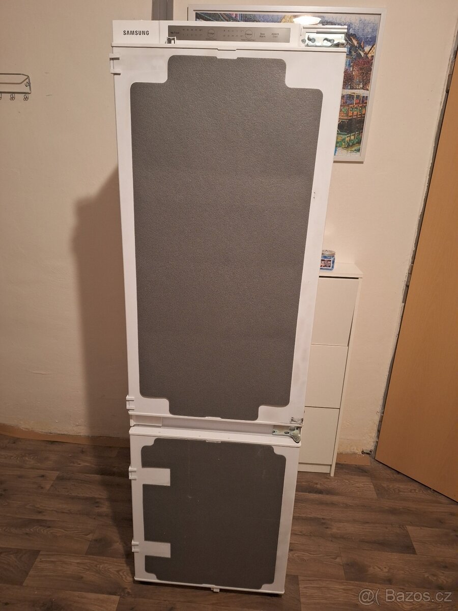 Chladnička s mrazničkou Samsung - vestavná - 8