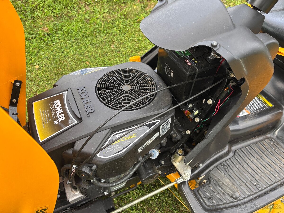 Zahradní traktor Cub Cadet i1046 - 8