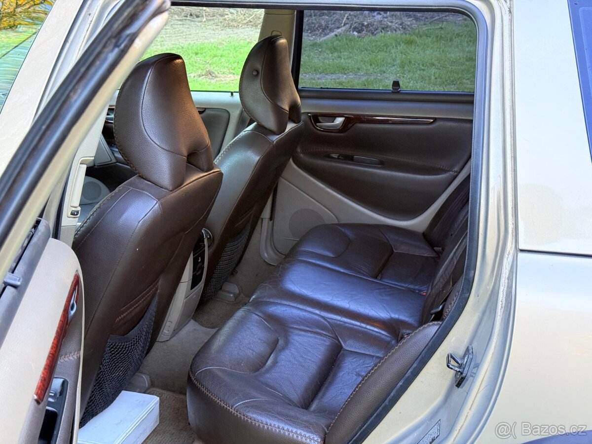 Volvo Xc70 - 8