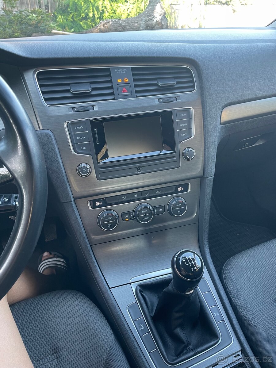 Volkswagen Golf - 8