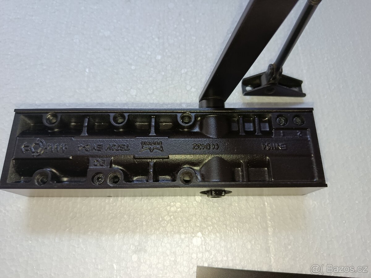 Dveřní zavírač Dorma TS73V - 8