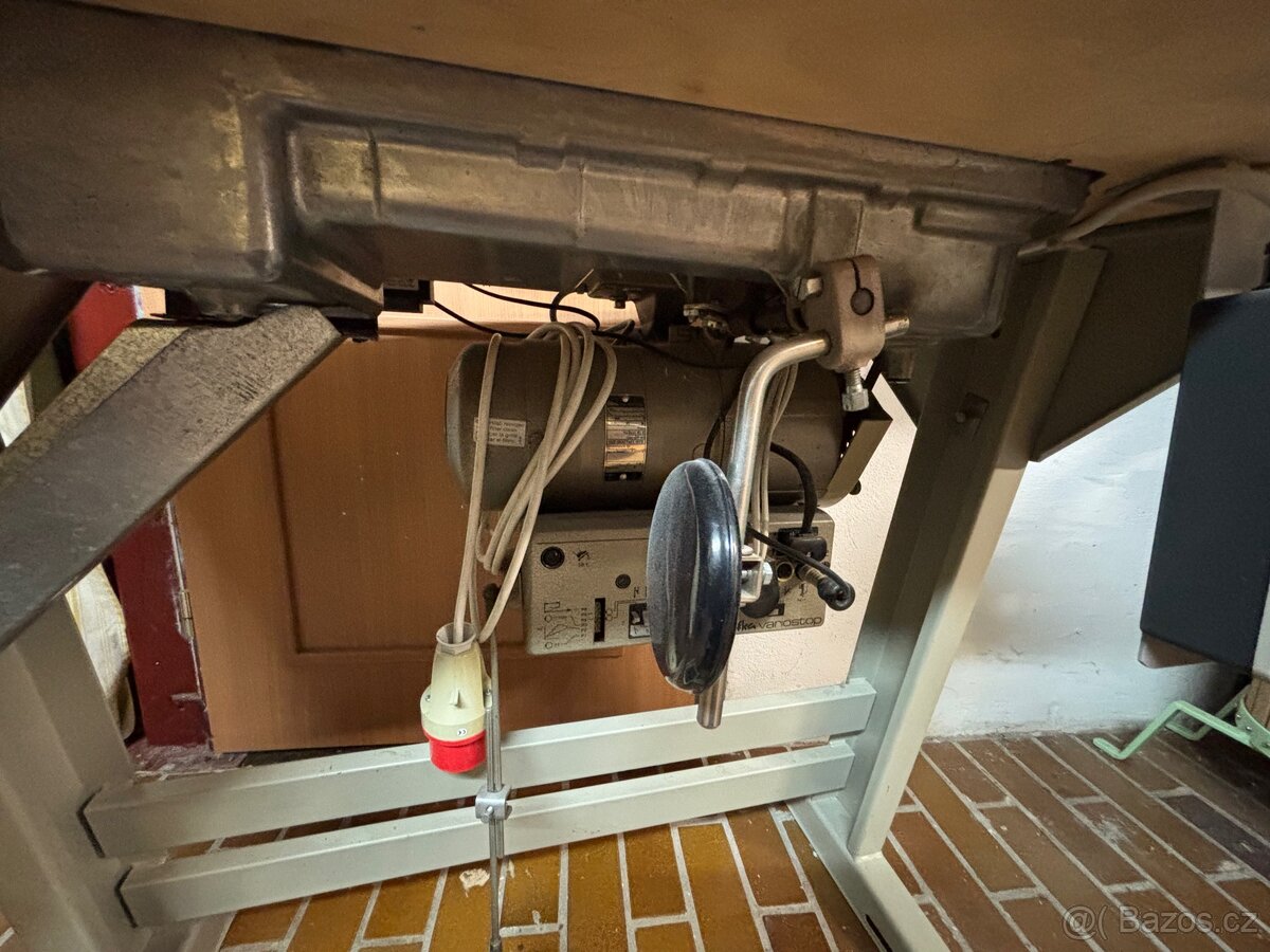 Prumyslovy sici stroj Juki s orezem - 8