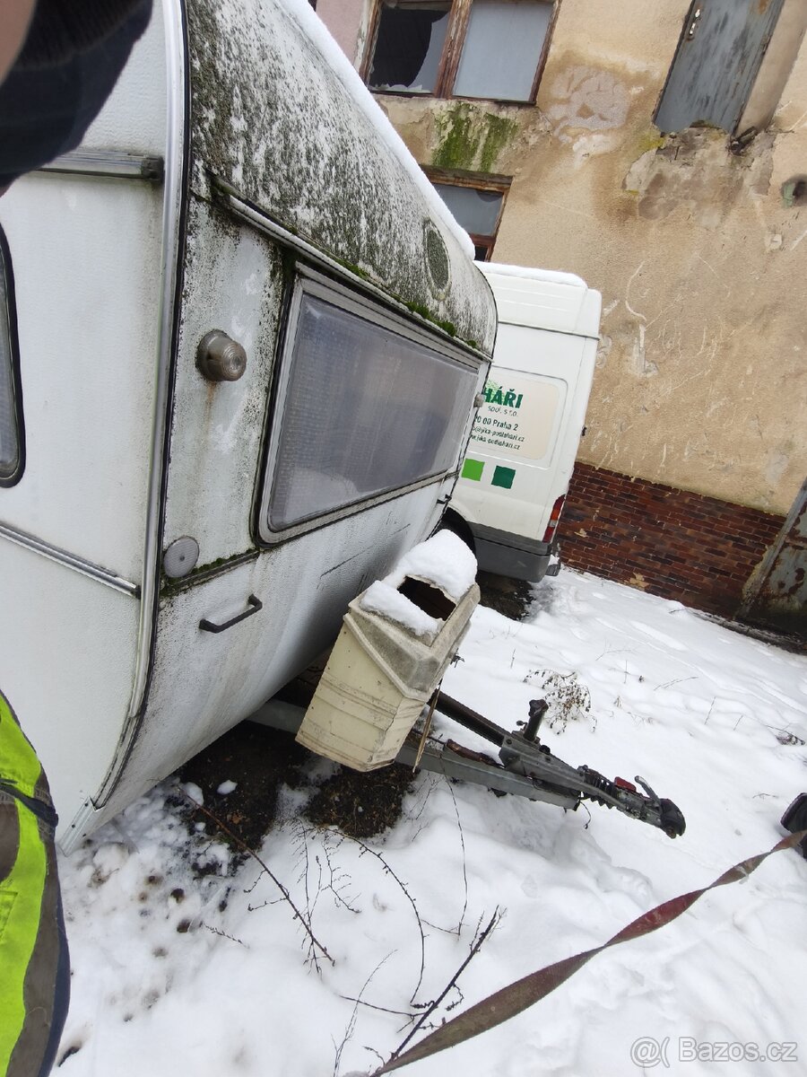 Karavan na pevné stání - 8