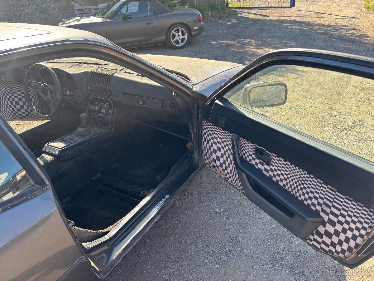 Porsche 924 - 8