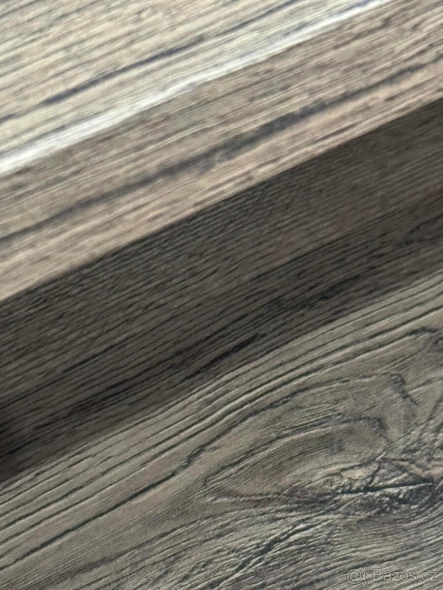 SKŘÍŇKA POD TELEVIZI - 8