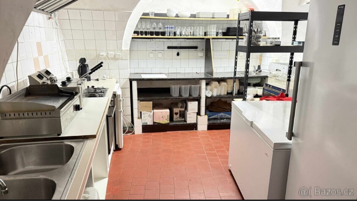 ⭐ Stylový sklípek 98 m² – kompletně zařízeno, otevřete hned - 8