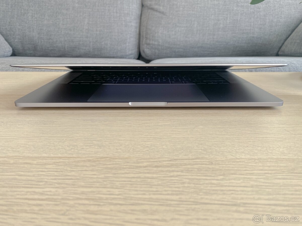 100% JAKO NOVÝ Apple MacBook Pro 15" s Core i9 - ZÁRUKA - 8