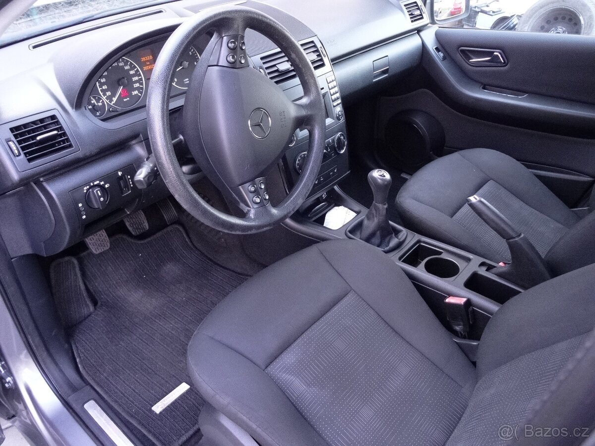 Mercedes-Benz Třídy A, 160 1,5i benzin - 8