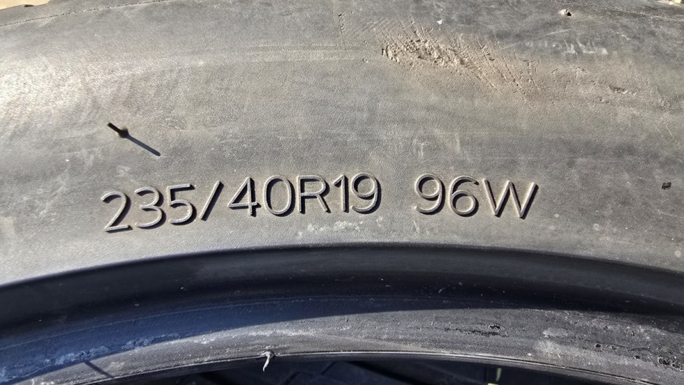 Letní pneu 235/40/19 Hankook - 8