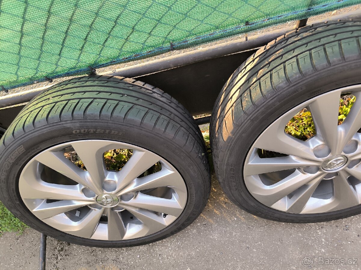 ALU kola Toyota Corolla 5x114,3 R17, Originál,pneu 7mm - 8