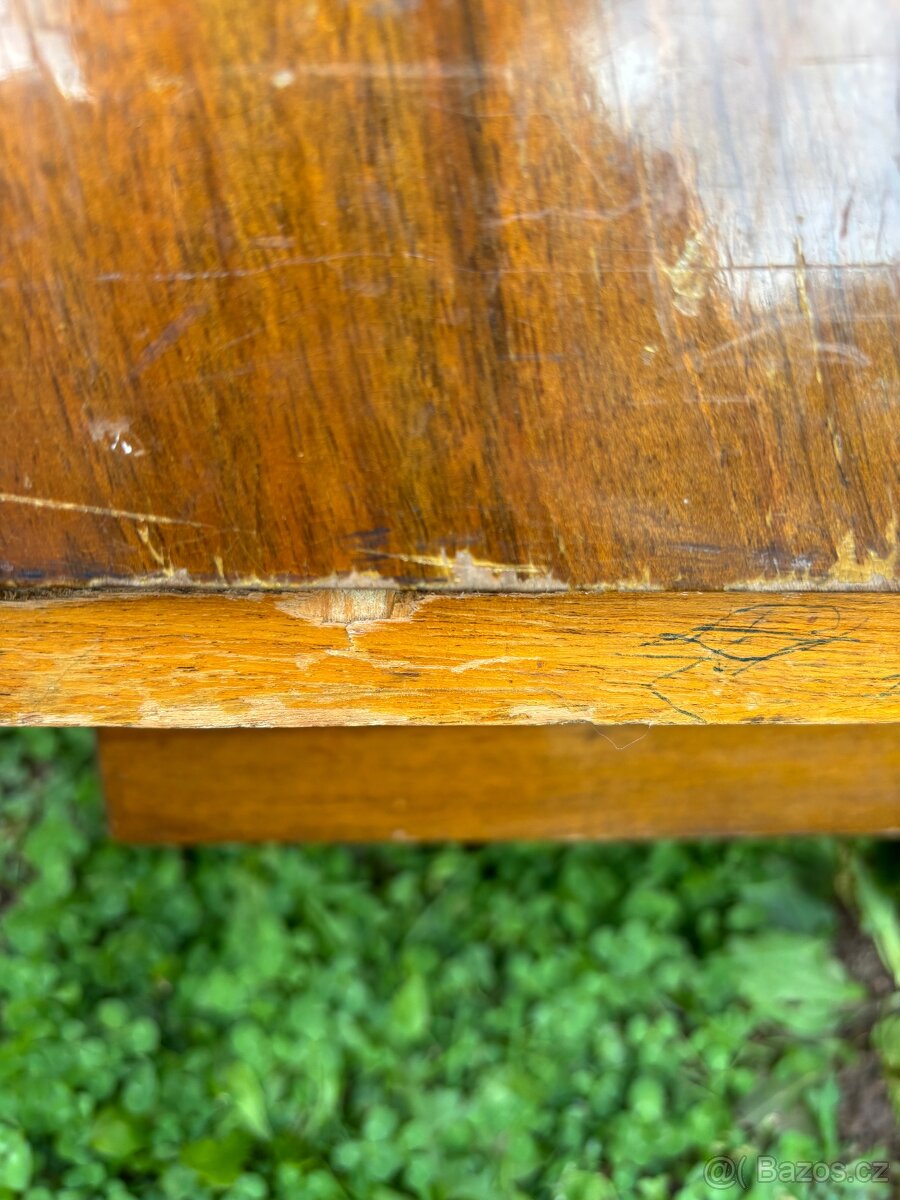 Zrenovovaný noční stolek - 8