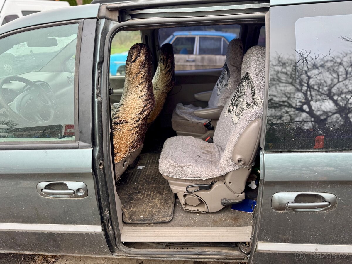 CHRYSLER GRAND VOYAGER - 8