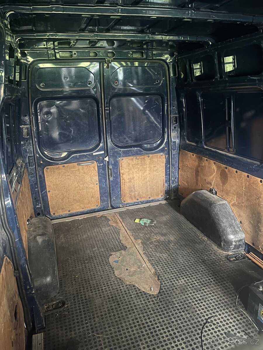 FORD TRANSIT 2,2 - 8