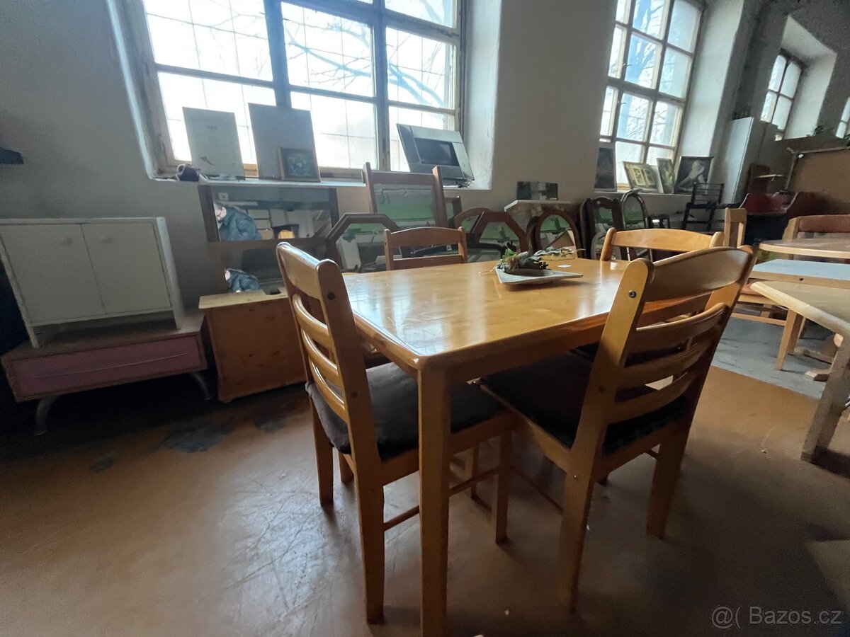 Jídelní stůl se židlemi - 8