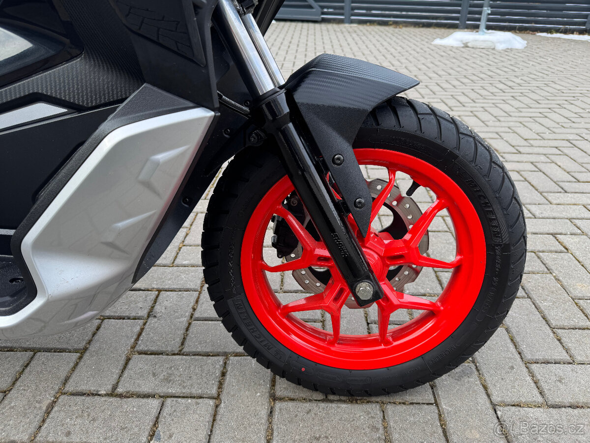 Aprilia SR GT 125 - 8