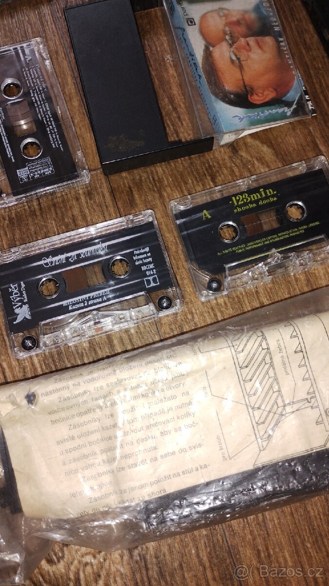 Kazety originální a stojánek - 8