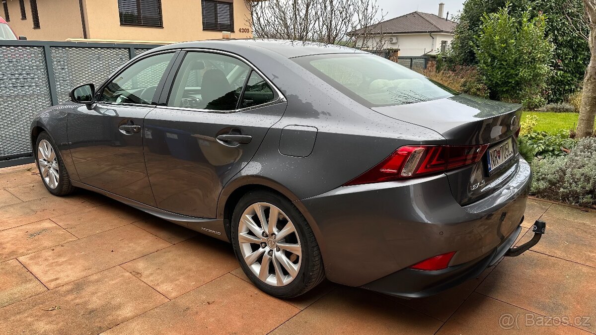 Prodám Lexus IS 300h - 8